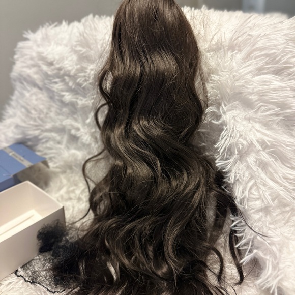 Luxurious Brown Wavy Hair Extensions - Picture 3 of 7